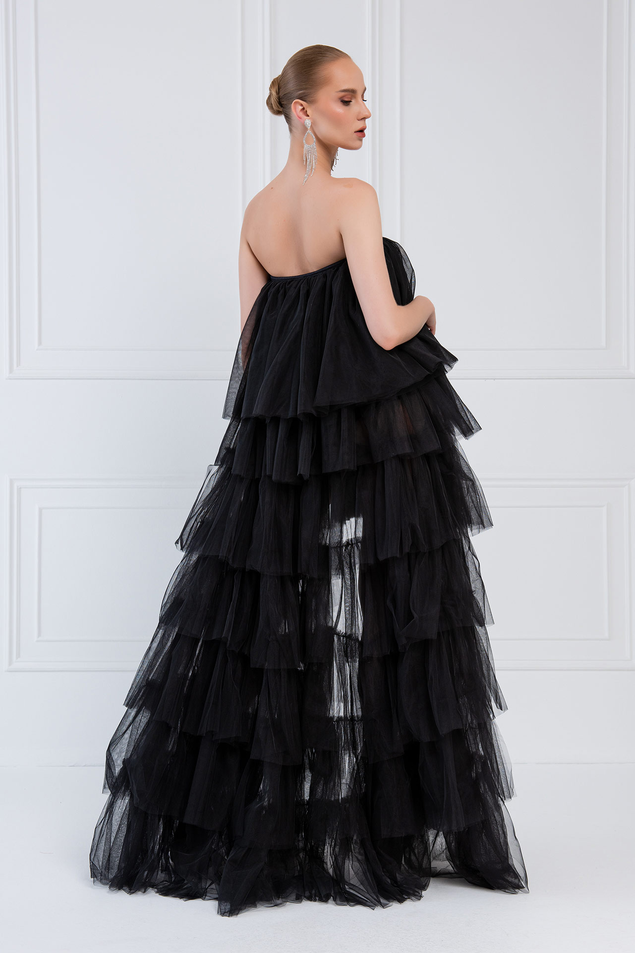 Siyah Önü Kısa Arkası Uzun Volanlı Tül Elbise