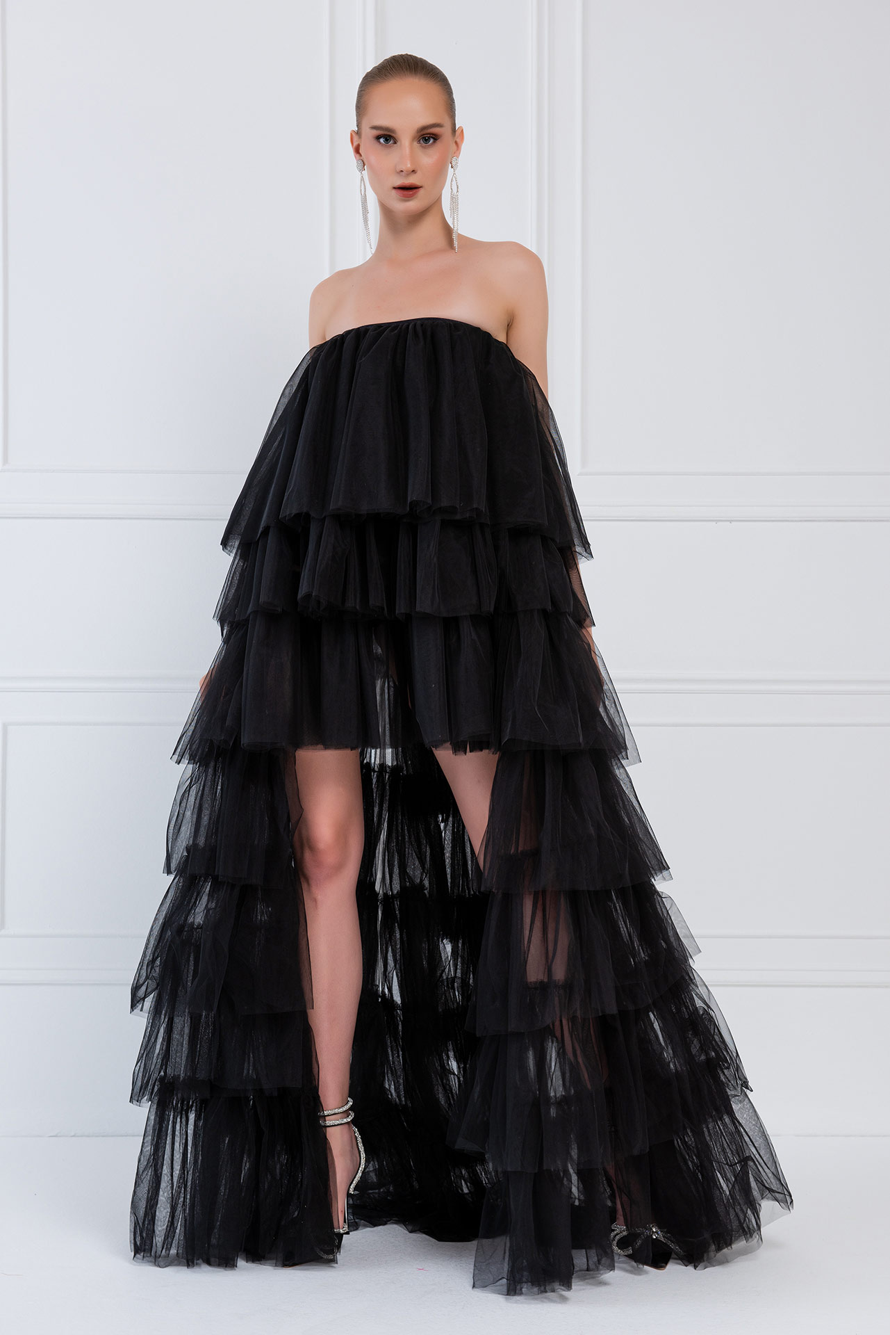 Siyah Önü Kısa Arkası Uzun Volanlı Tül Elbise