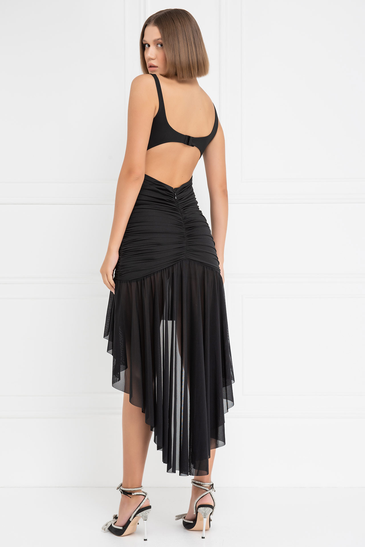 Siyah Göğüs Dekolteli Fırfırlı Elbise