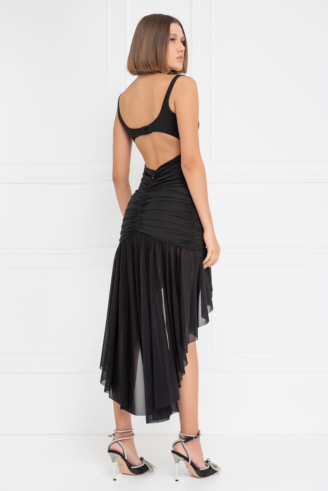 Siyah Göğüs Dekolteli Fırfırlı Elbise