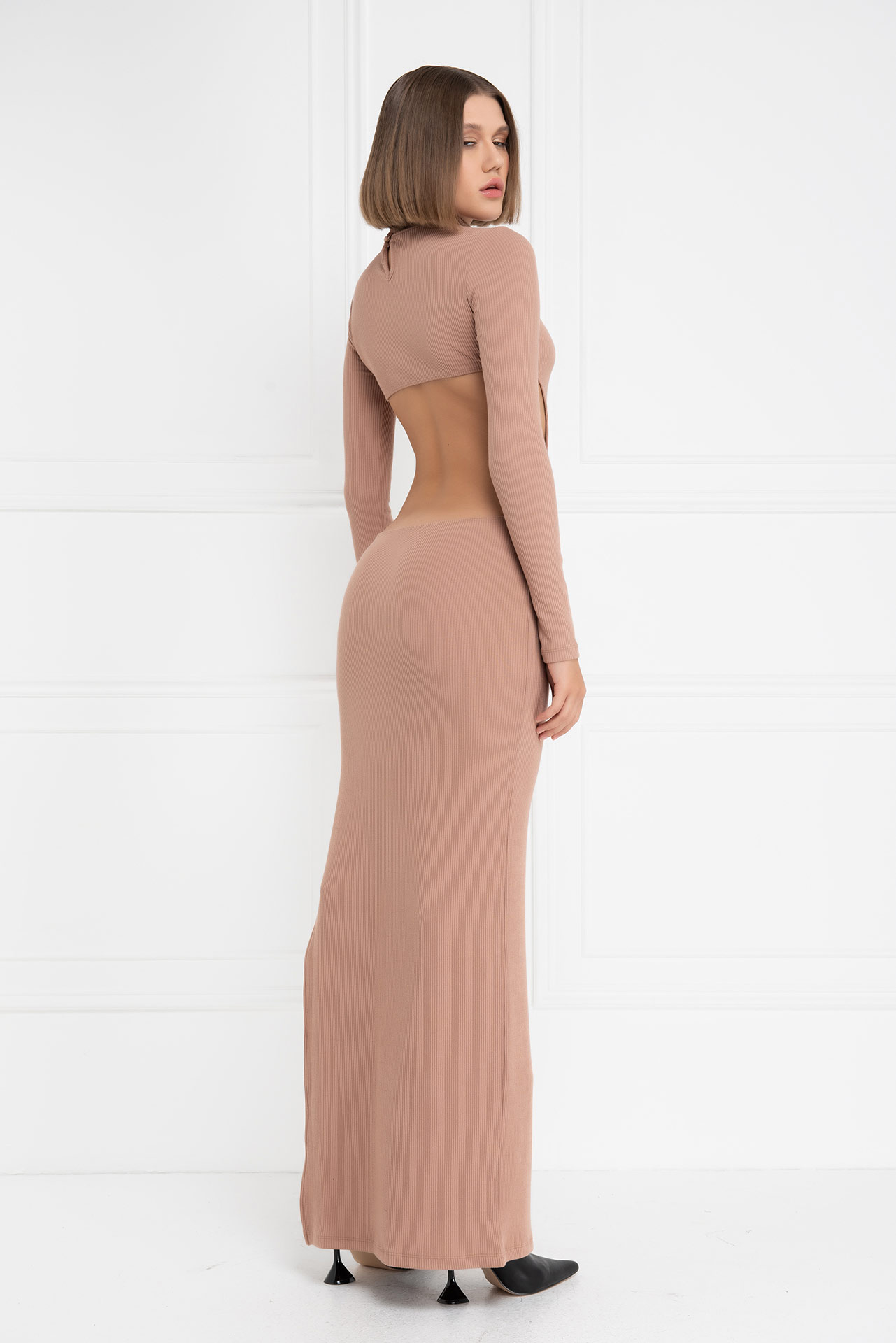 Karamel Bel Dekolteli Yırtmaçlı Maxi Elbise