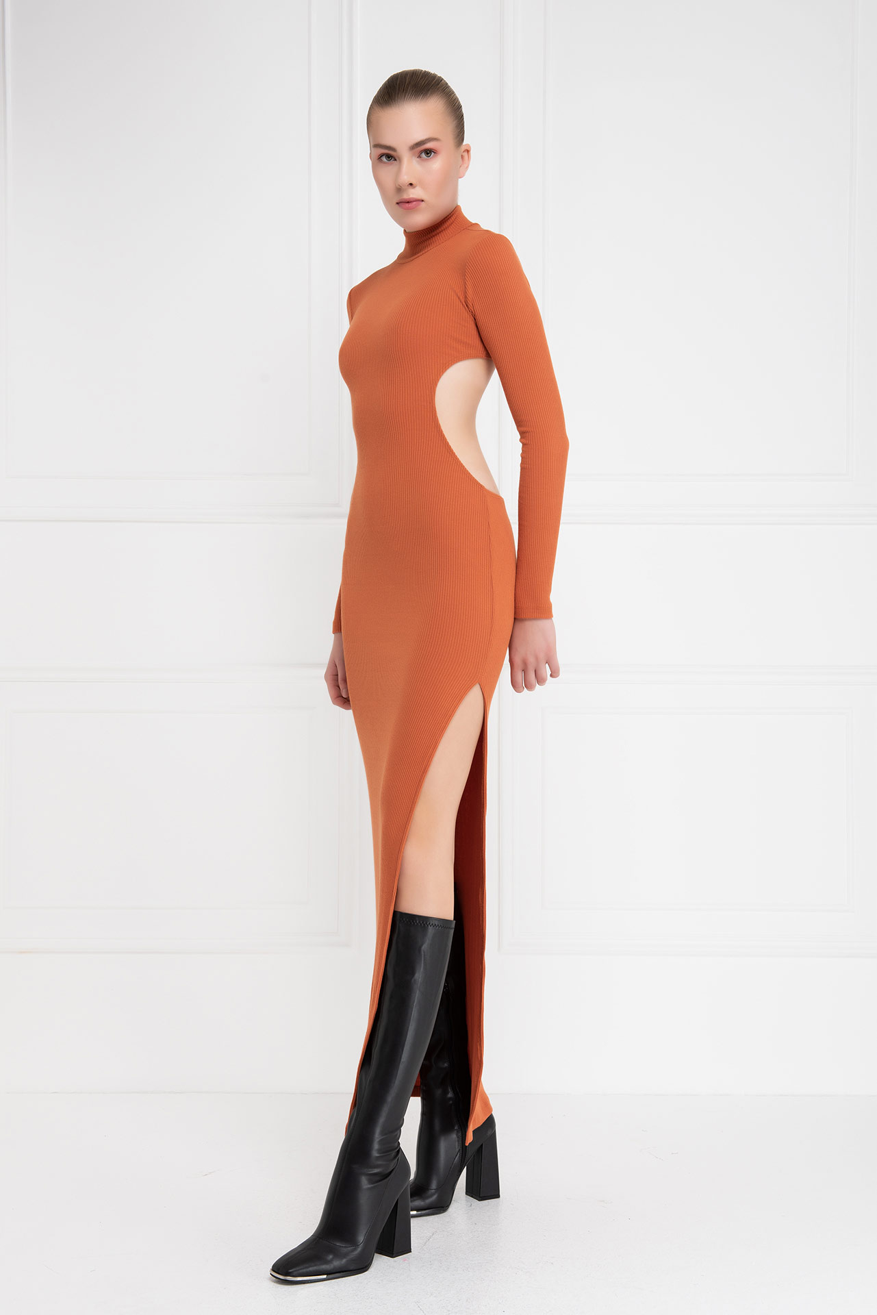 Ochre Bel Dekolteli Yırtmaçlı Maxi Elbise