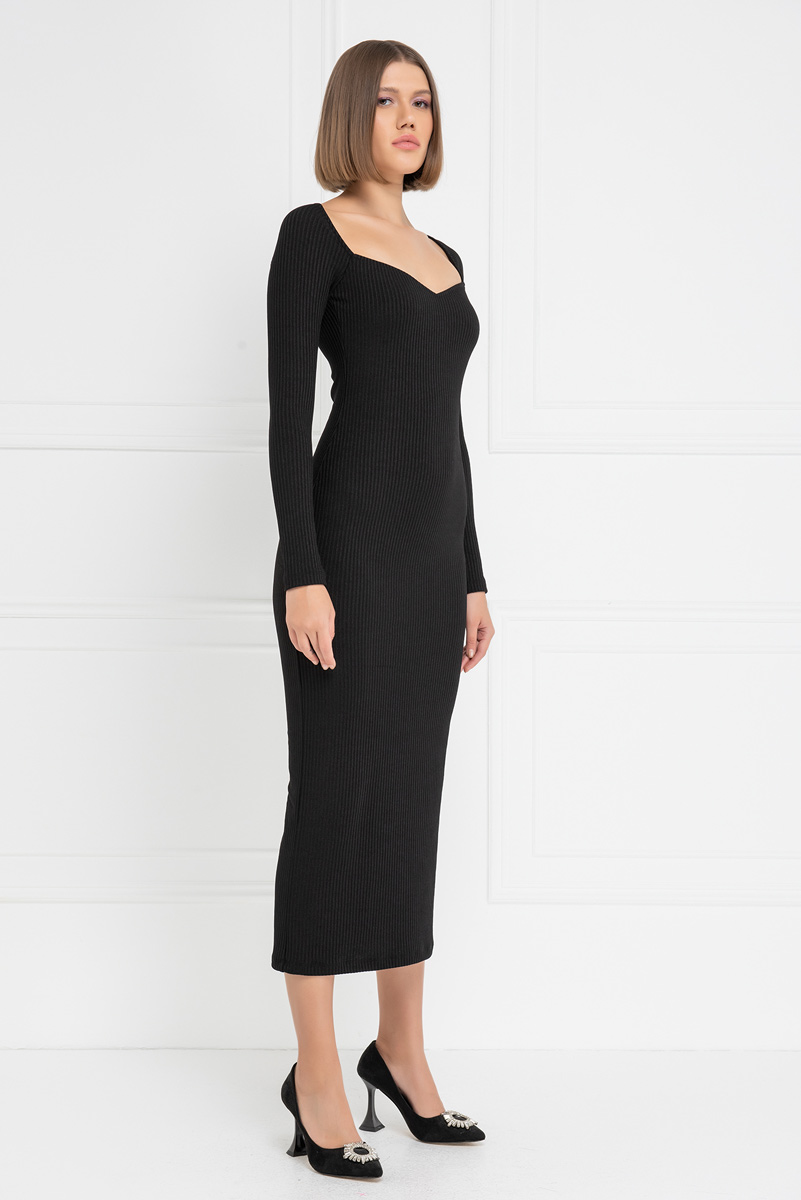 Black Ribbed Sweetheart-Neck Maxi Dress 
