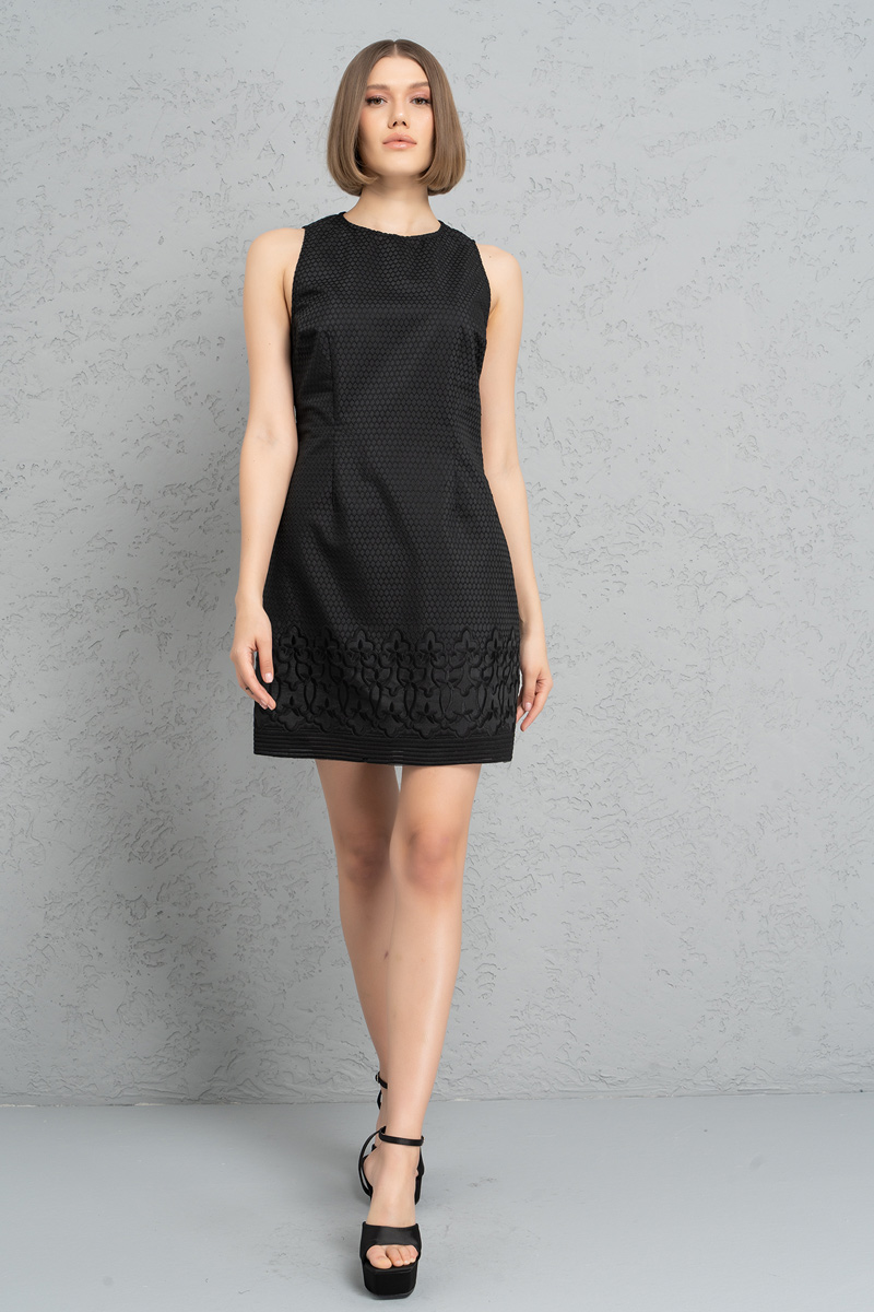 Siyah Kolsuz Mini Güpür Elbise