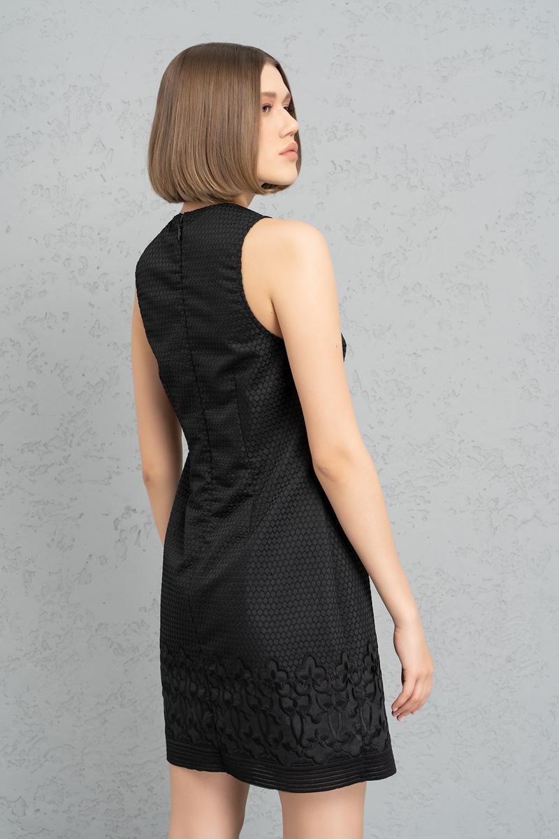 Siyah Kolsuz Mini Güpür Elbise