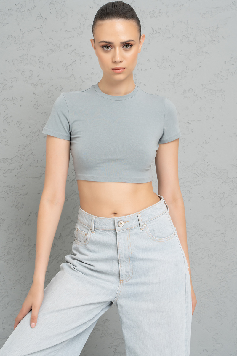 Kısa Kollu Açik Gri Crop Bluz
