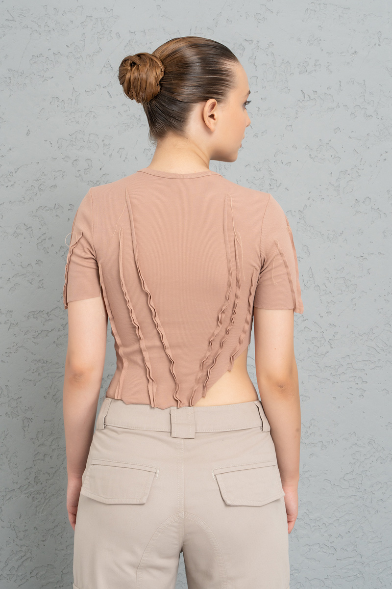 Karamel Asimetric Crop Bluz