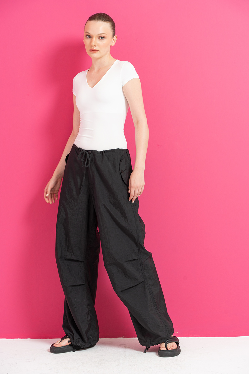 Siyah Bol Kesim Bağcıklı Pantolon