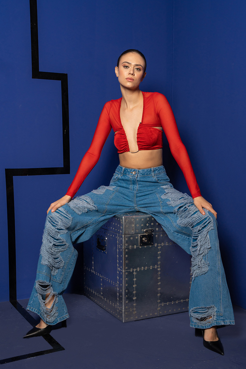 Mavi Yırtık Tasarımlı Bol Kot Pantolon