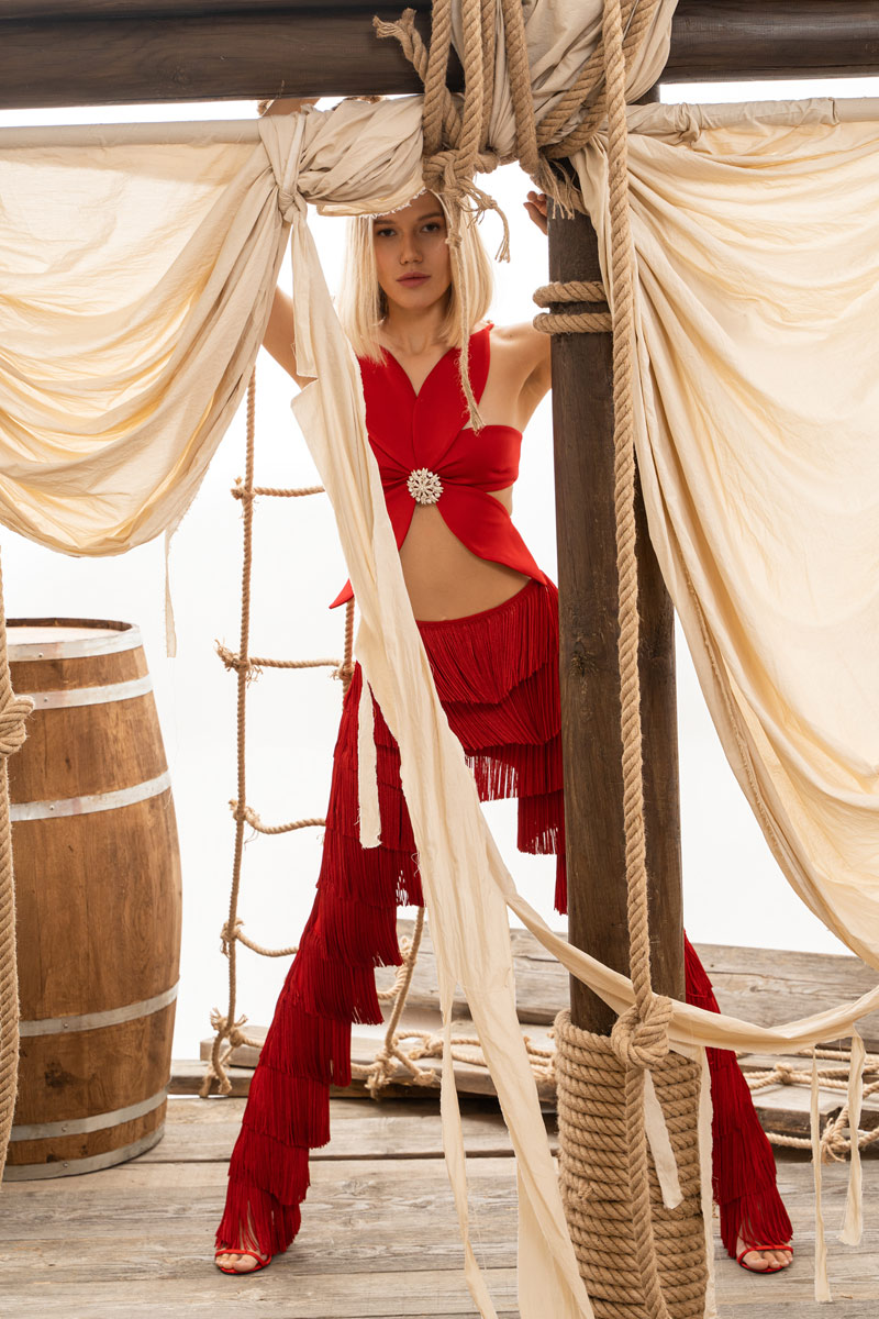 Kırmızı Askılı Çiçek Büstiyer