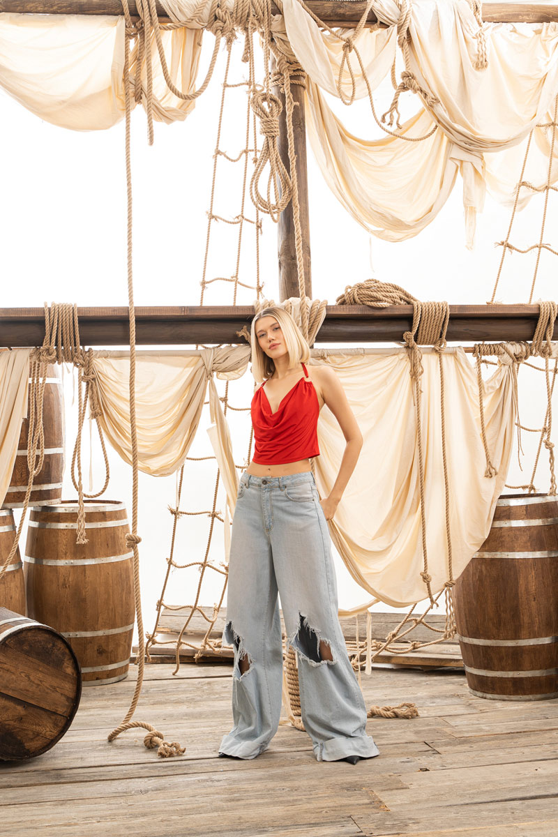 Kırmızı Degaje Yaka Bluz