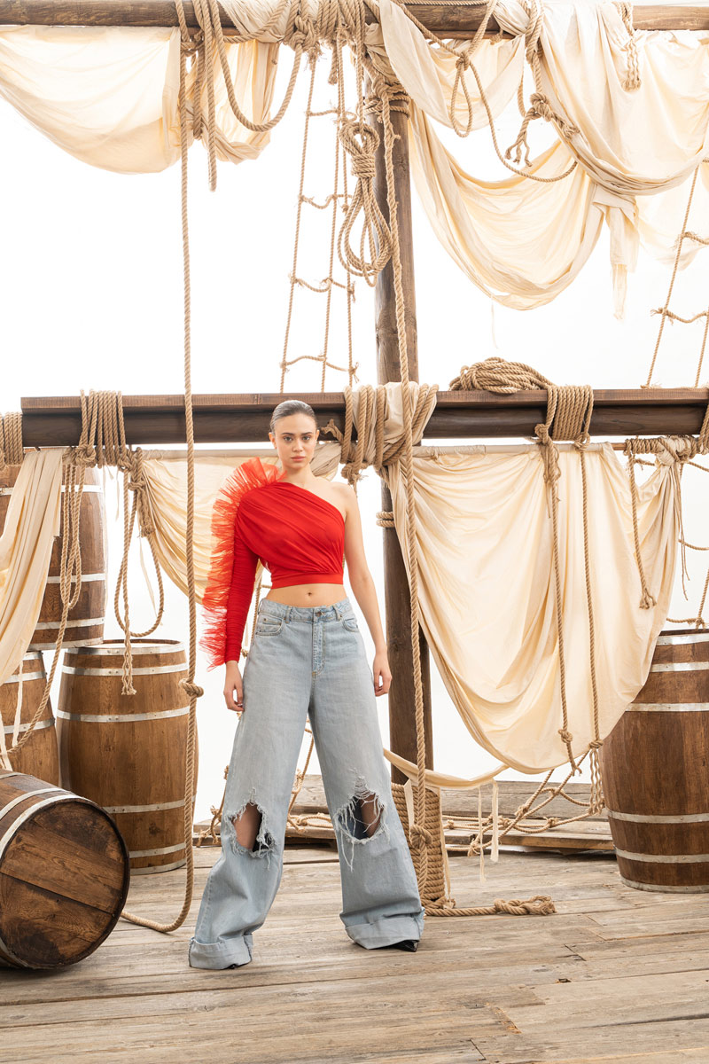 Kırmızı Tek Kollu Fırfırlı Bluz