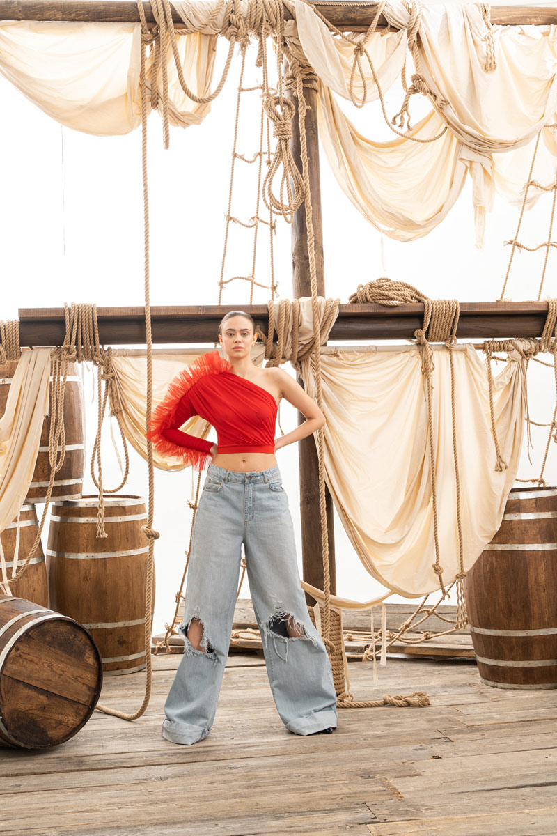 Kırmızı Tek Kollu Fırfırlı Bluz