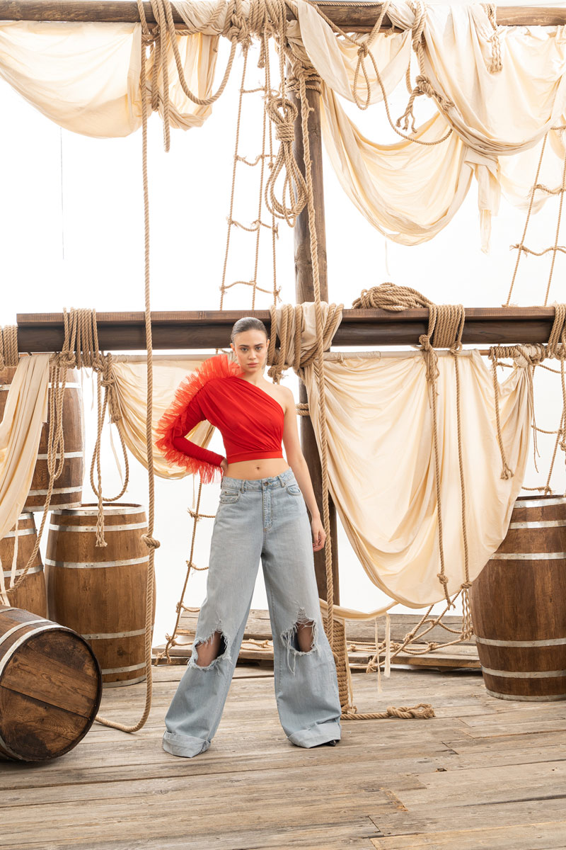 Kırmızı Tek Kollu Fırfırlı Bluz