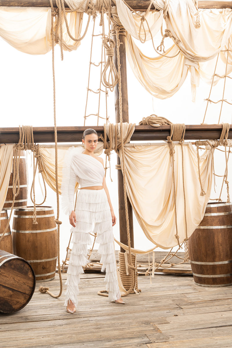 Off white Tek Kollu Fırfırlı Bluz