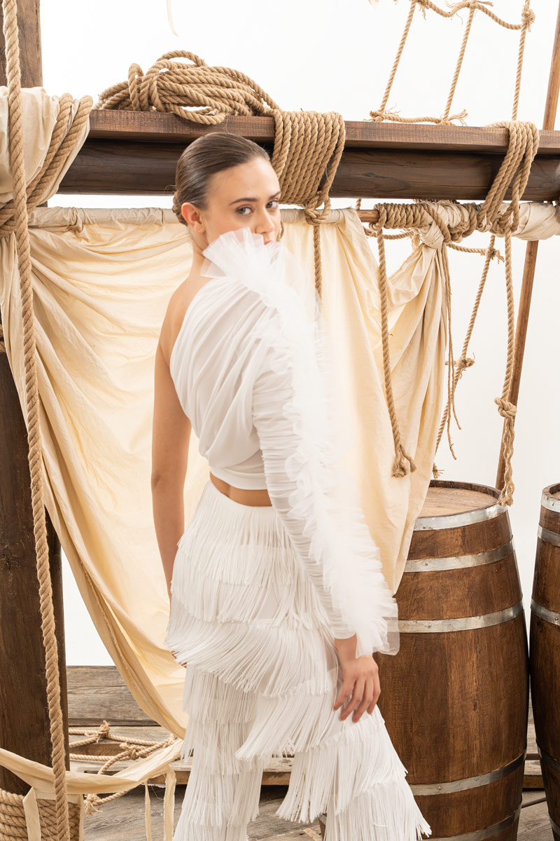 Off white Tek Kollu Fırfırlı Bluz