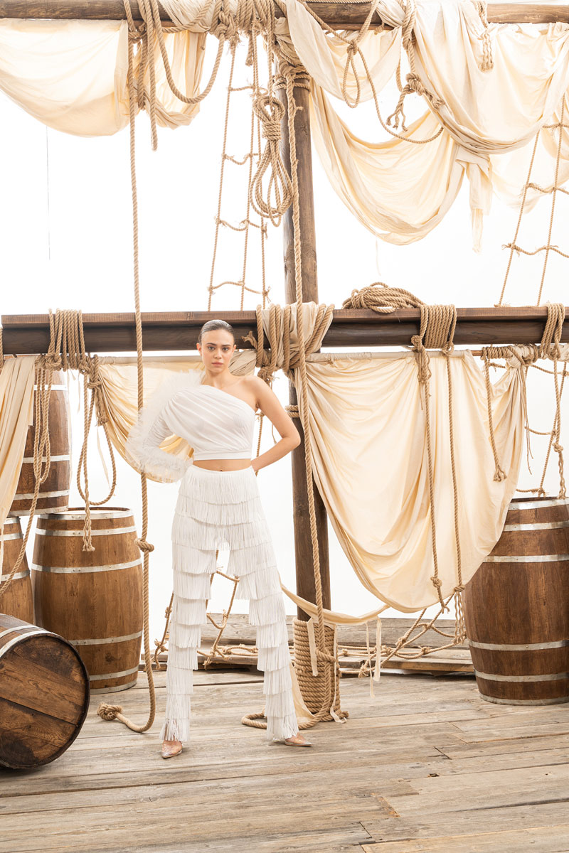 Off white Tek Kollu Fırfırlı Bluz