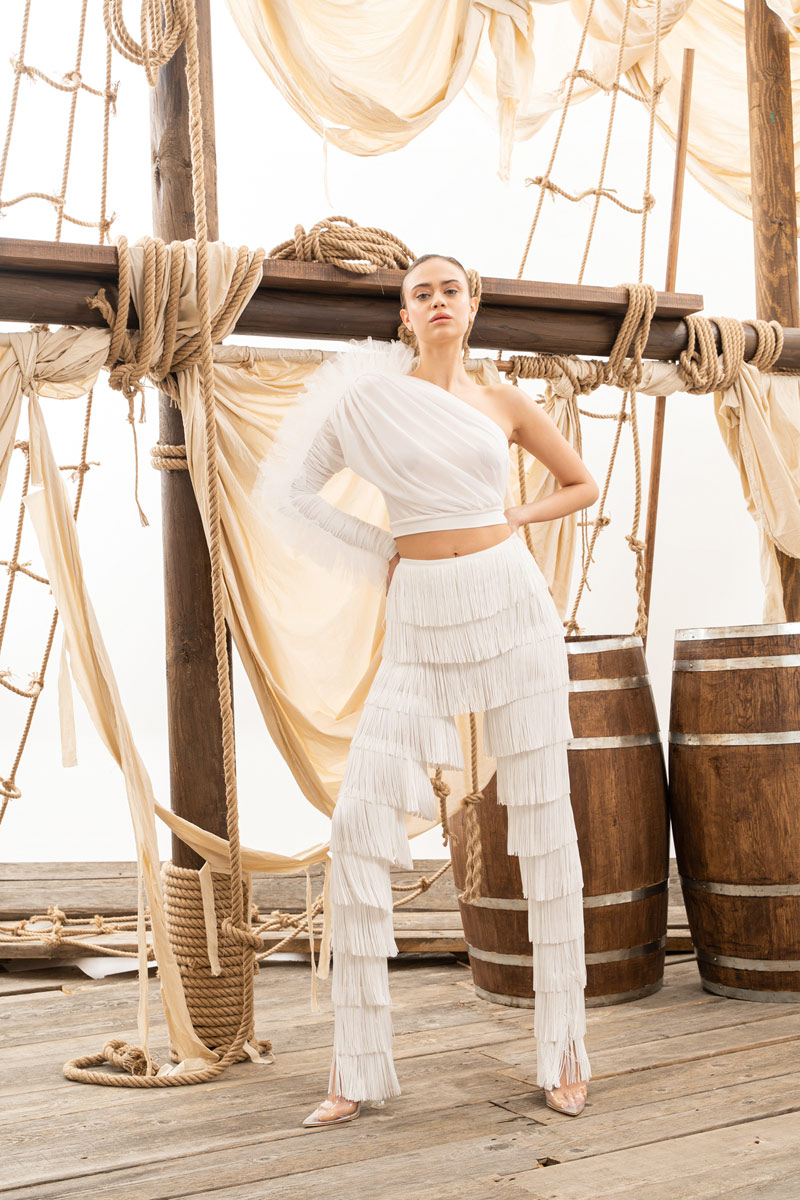 Off white Tek Kollu Fırfırlı Bluz