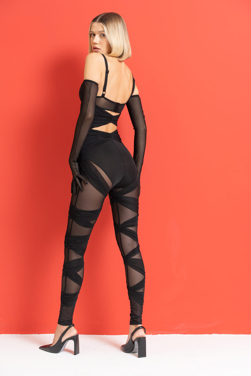 Siyah Eldivenli Parçalı Dar Kesim Tulum