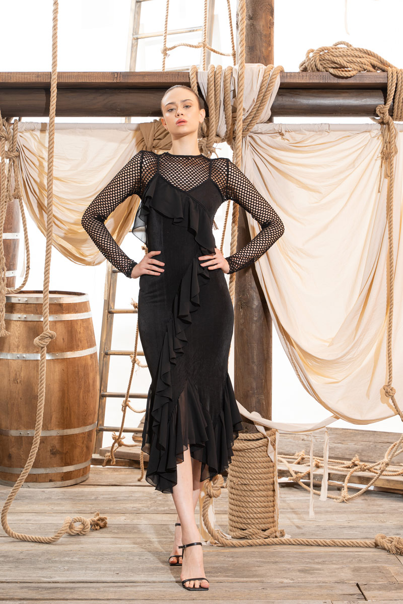 Siyah Fileli Volanlı Uzun Kol Elbise