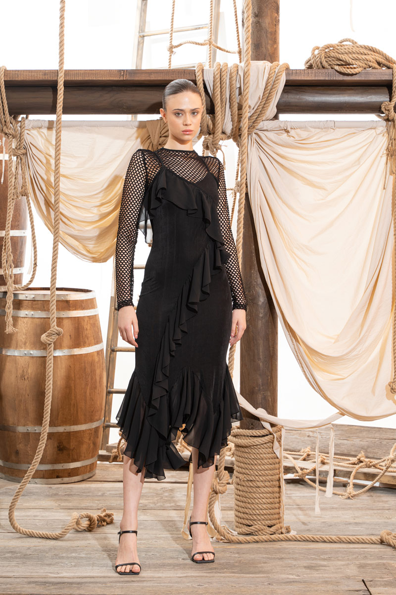 Siyah Fileli Volanlı Uzun Kol Elbise