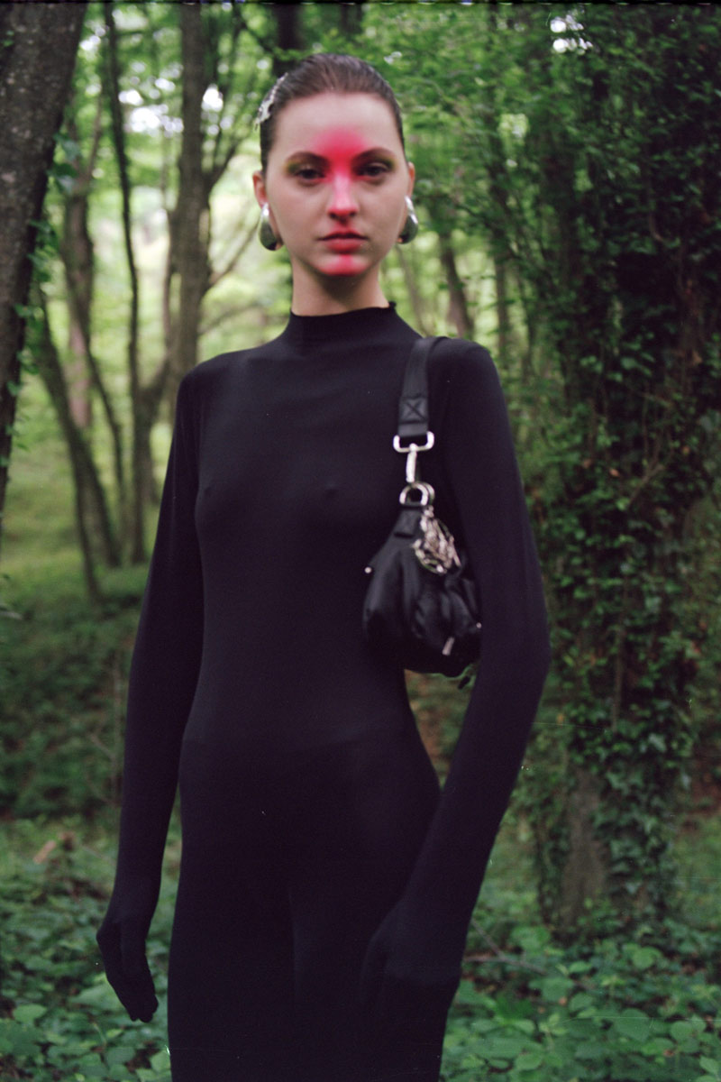 Siyah Ayaklı Eldivenli Tulum