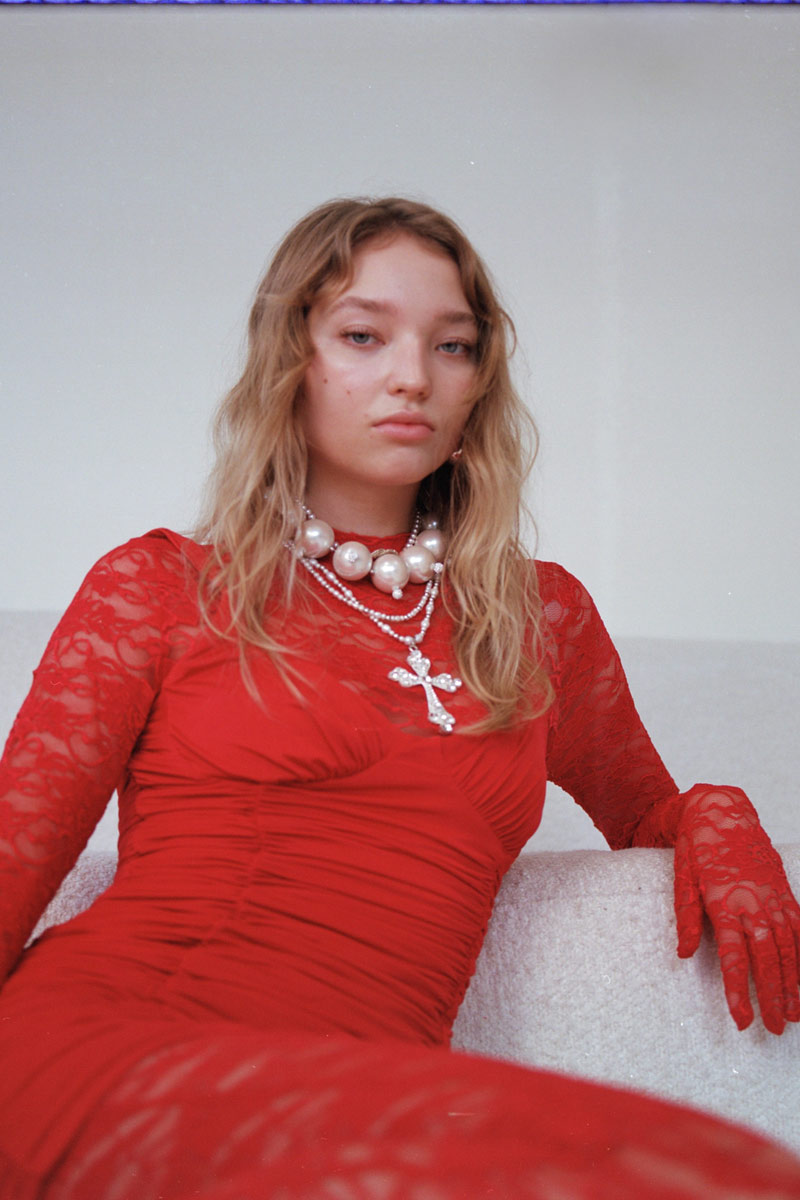 Kırmızı Askılı Büzgülü Mini Elbise