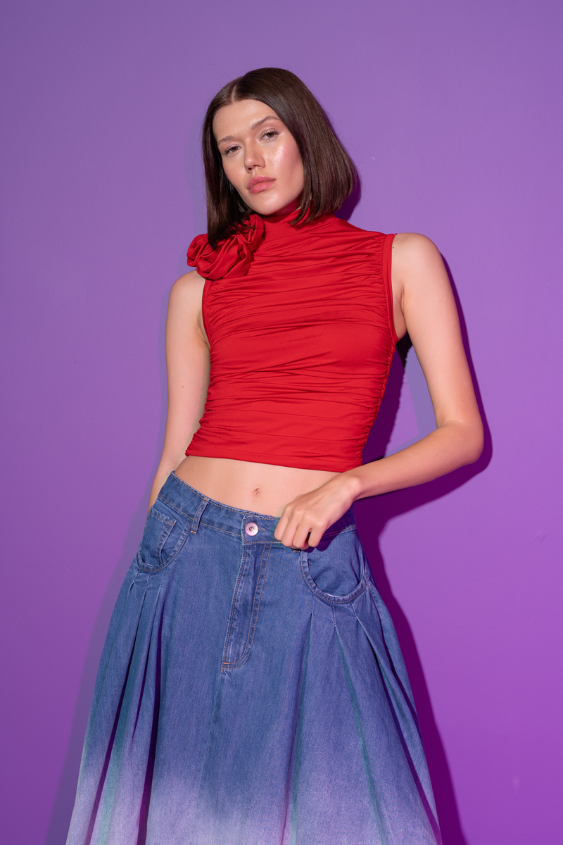 Kırmızı Gül Detaylı Büzgülü Bluz