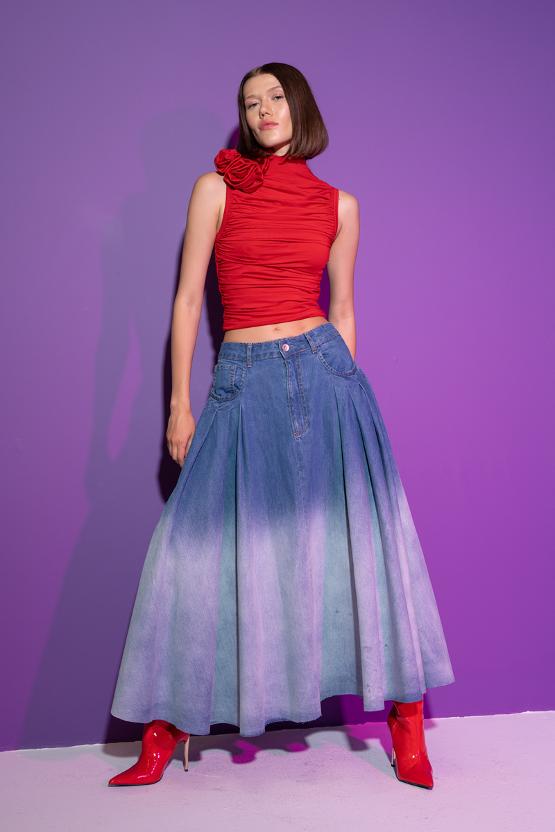 Kırmızı Gül Detaylı Büzgülü Bluz