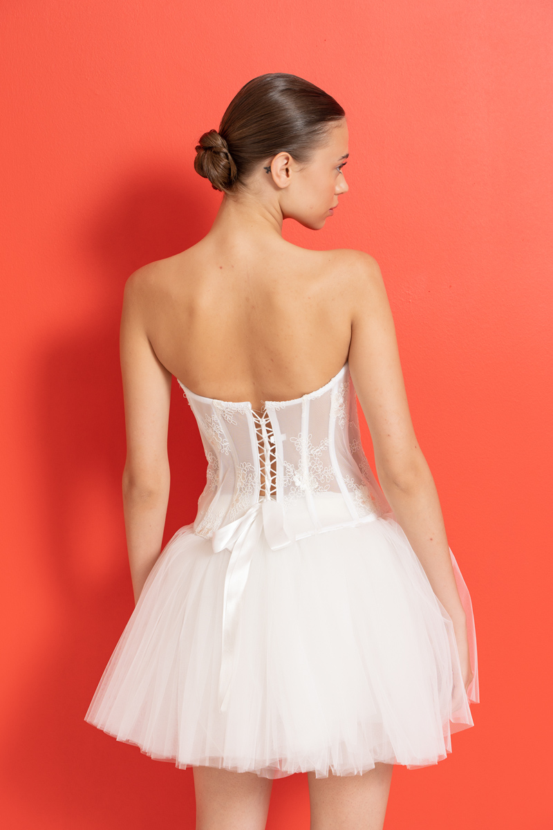 Off white Sırtı Çapraz Bağlamalı Güpürlü Büstiyer