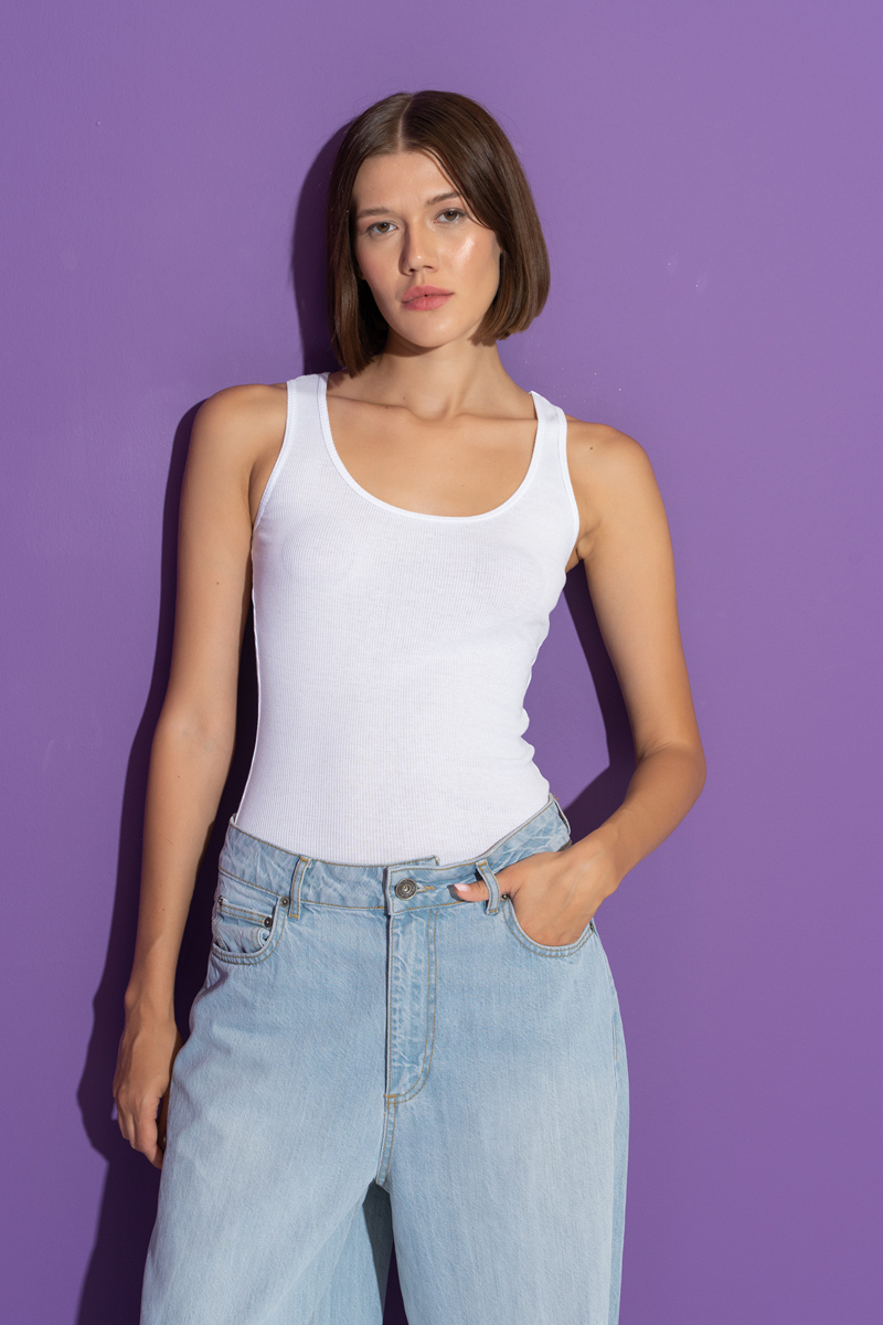 Round Neck Sleeveless White Blouse