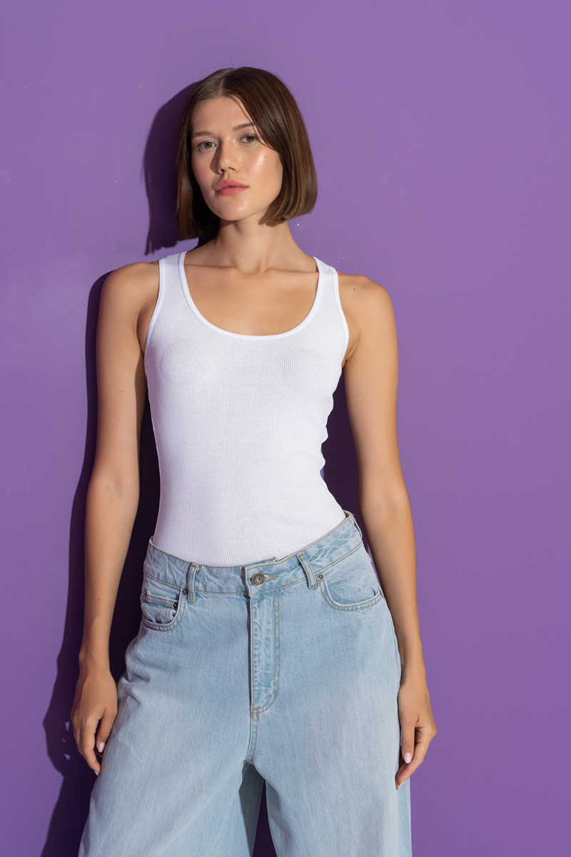 Round Neck Sleeveless White Blouse