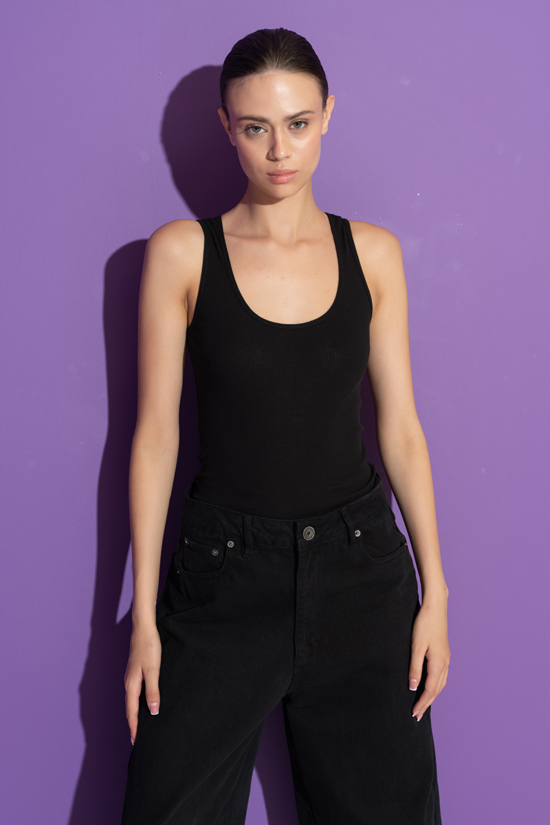 Round Neck Sleeveless Black Blouse