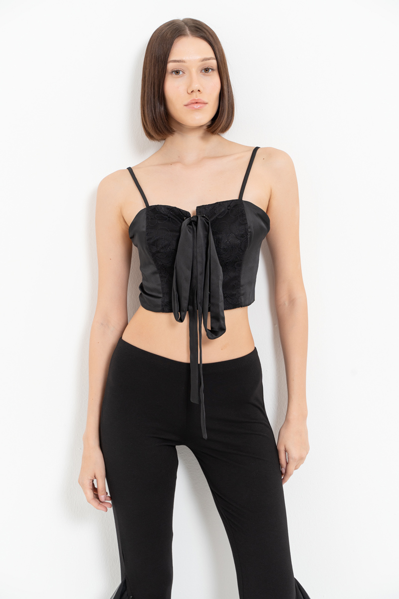 Siyah Bağcık Detaylı Askılı Büstiyer