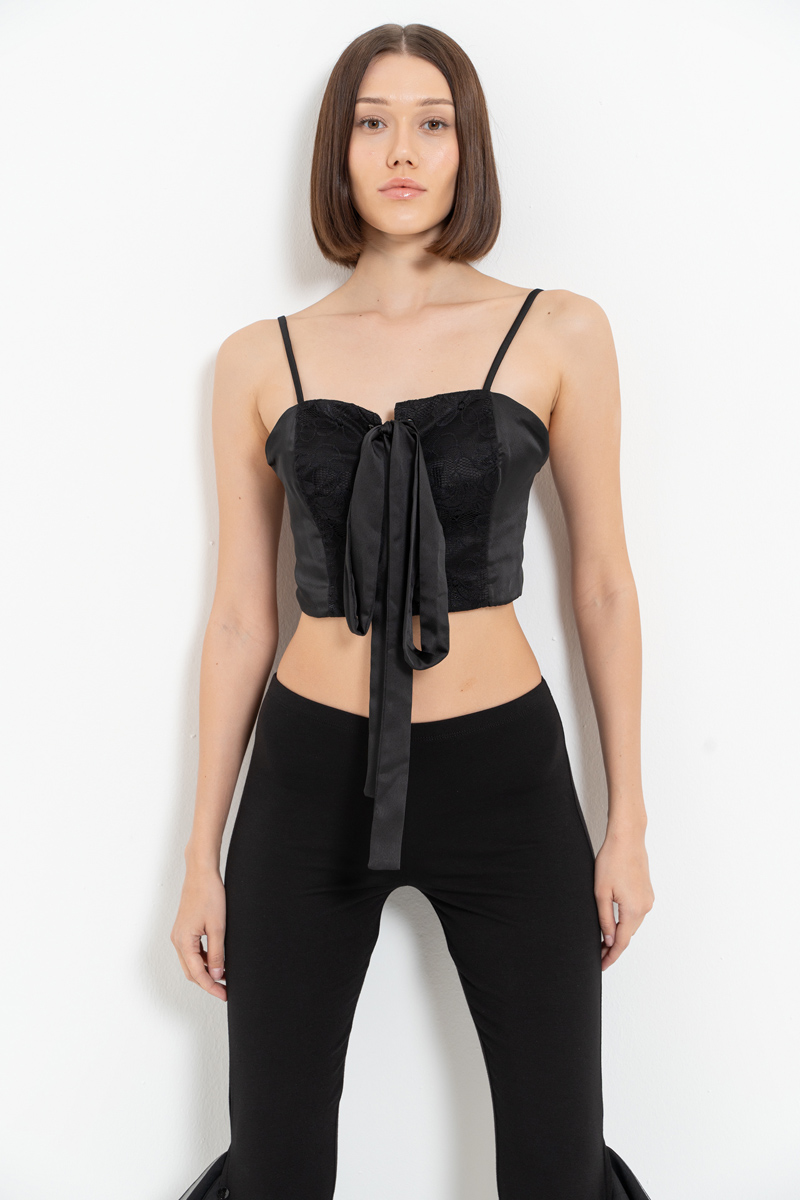 Siyah Bağcık Detaylı Askılı Büstiyer