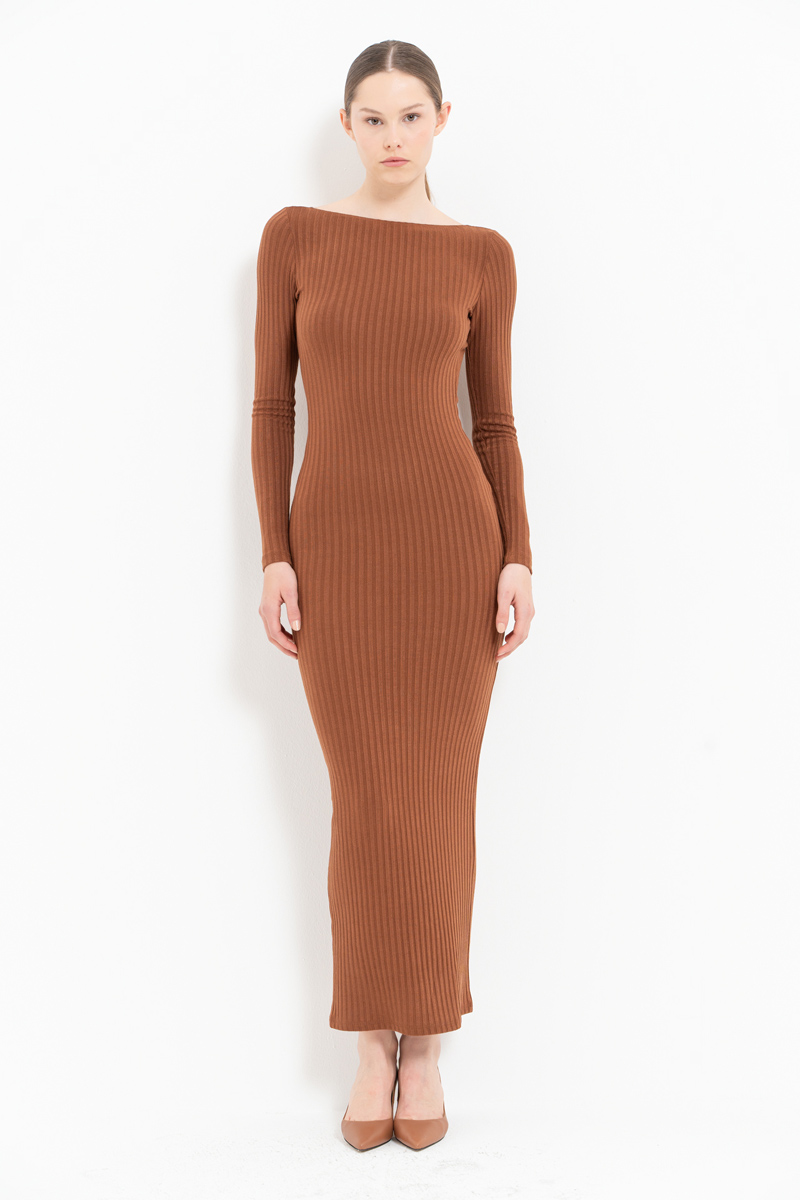 Kayık Yaka Sırt Dekolteli Taba Elbise