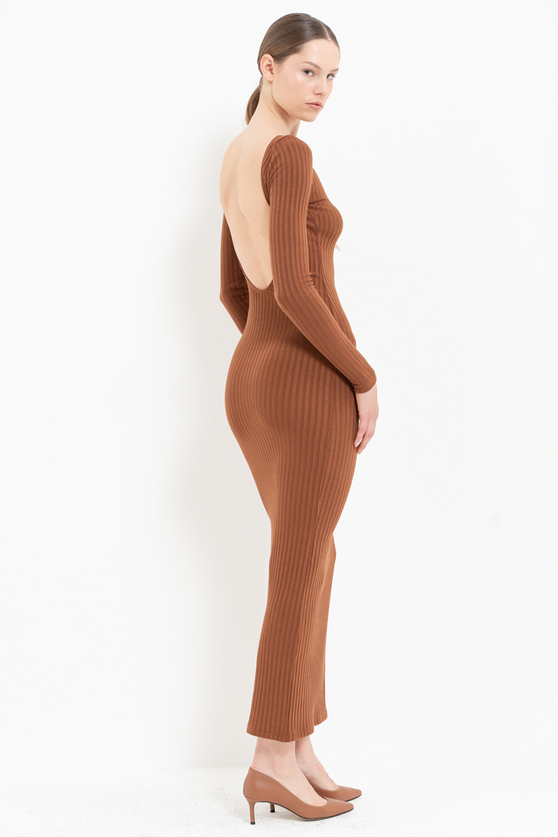 Kayık Yaka Sırt Dekolteli Taba Elbise