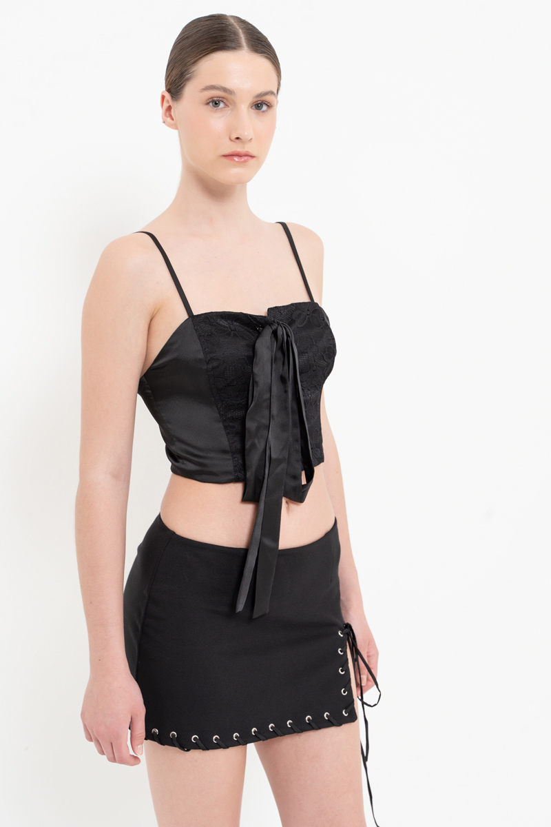 Siyah Kuşgözü Detaylı Mini Etek