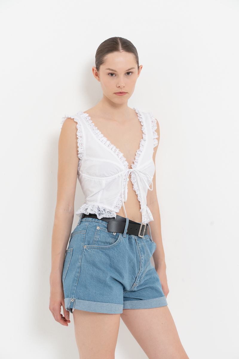 Paça Detaylı Mavi Kot Şort