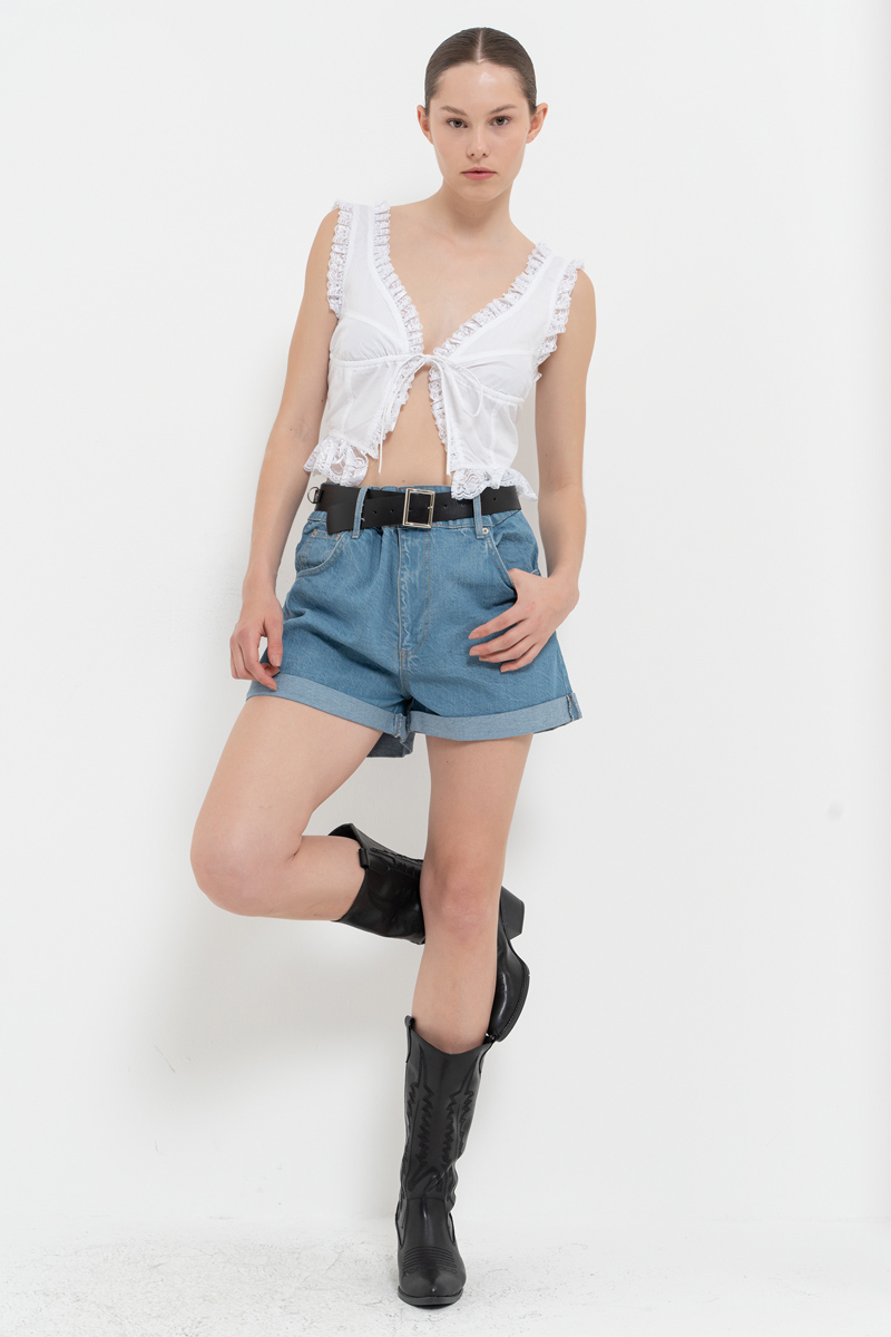 Paça Detaylı Mavi Kot Şort