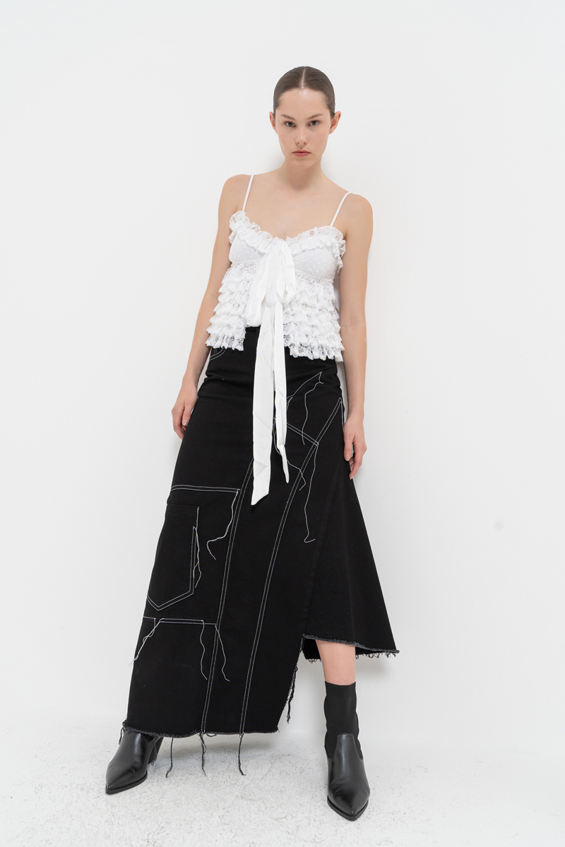 Siyah Parçalı Uzun Kot Etek