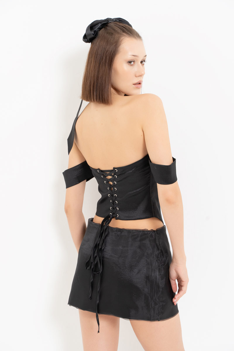 Siyah Kol Detaylı Çapraz Bağlamalı Büstiyer