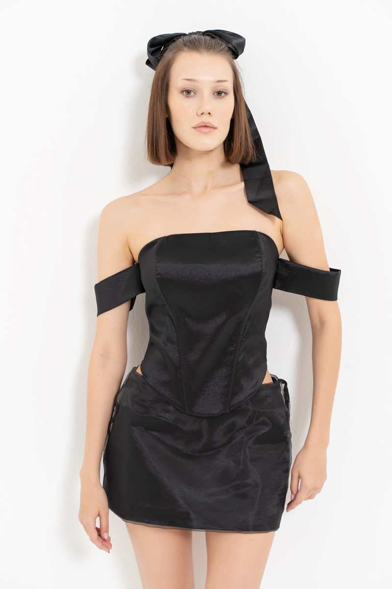 Siyah Kol Detaylı Çapraz Bağlamalı Büstiyer