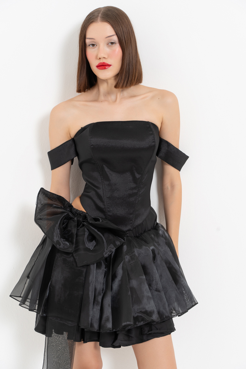 Siyah Kol Detaylı Çapraz Bağlamalı Büstiyer