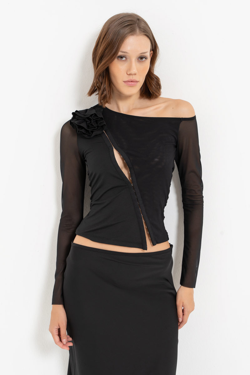 Siyah Gül Detaylı Agraflı Tül Bluz