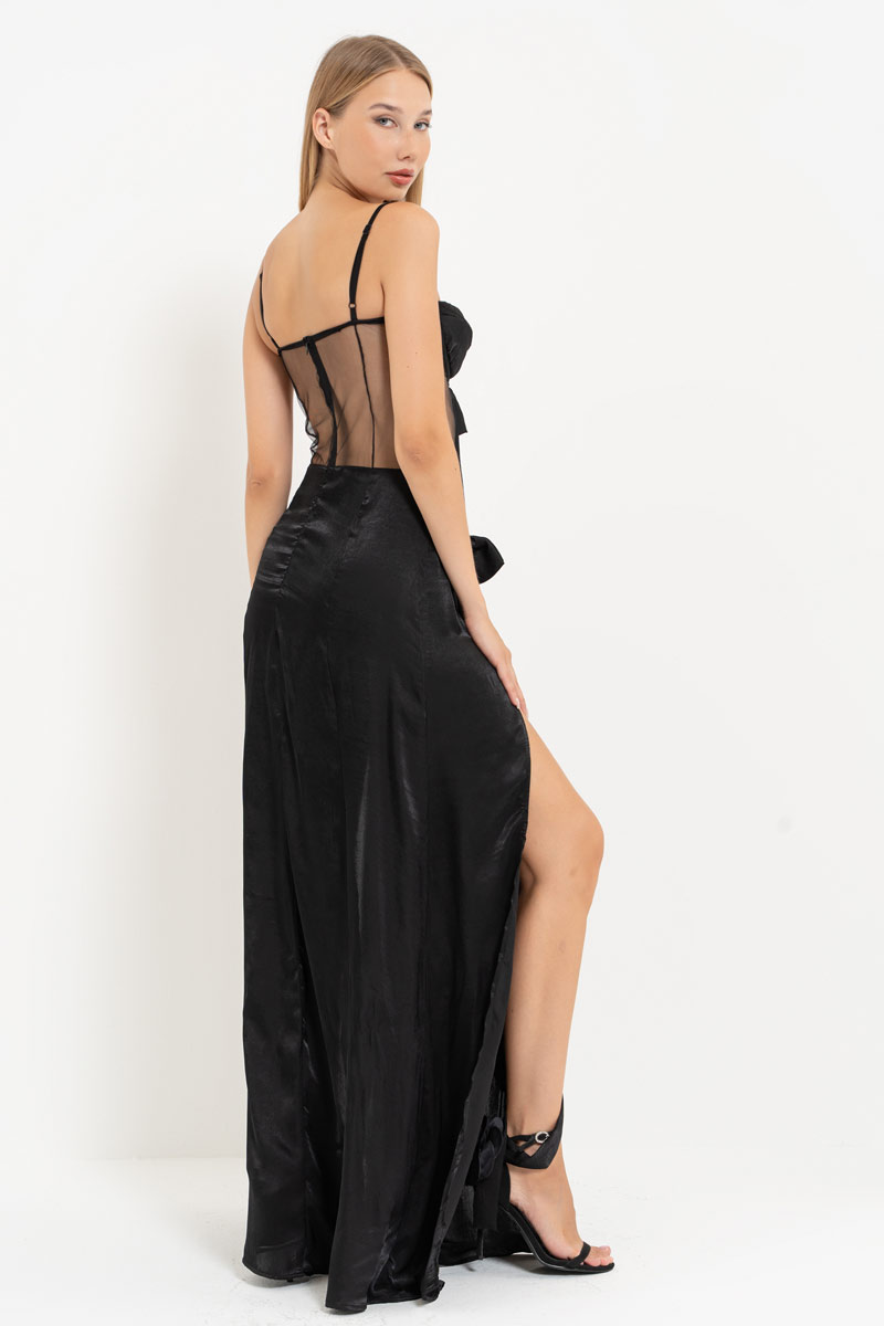 Siyah Kurdela Detaylı Yırtmaçlı Elbise