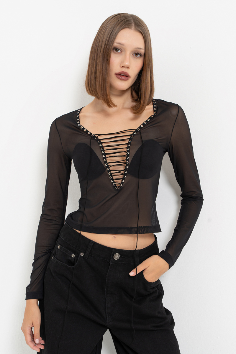 Siyah Kuşgözü Detaylı Tül Bluz