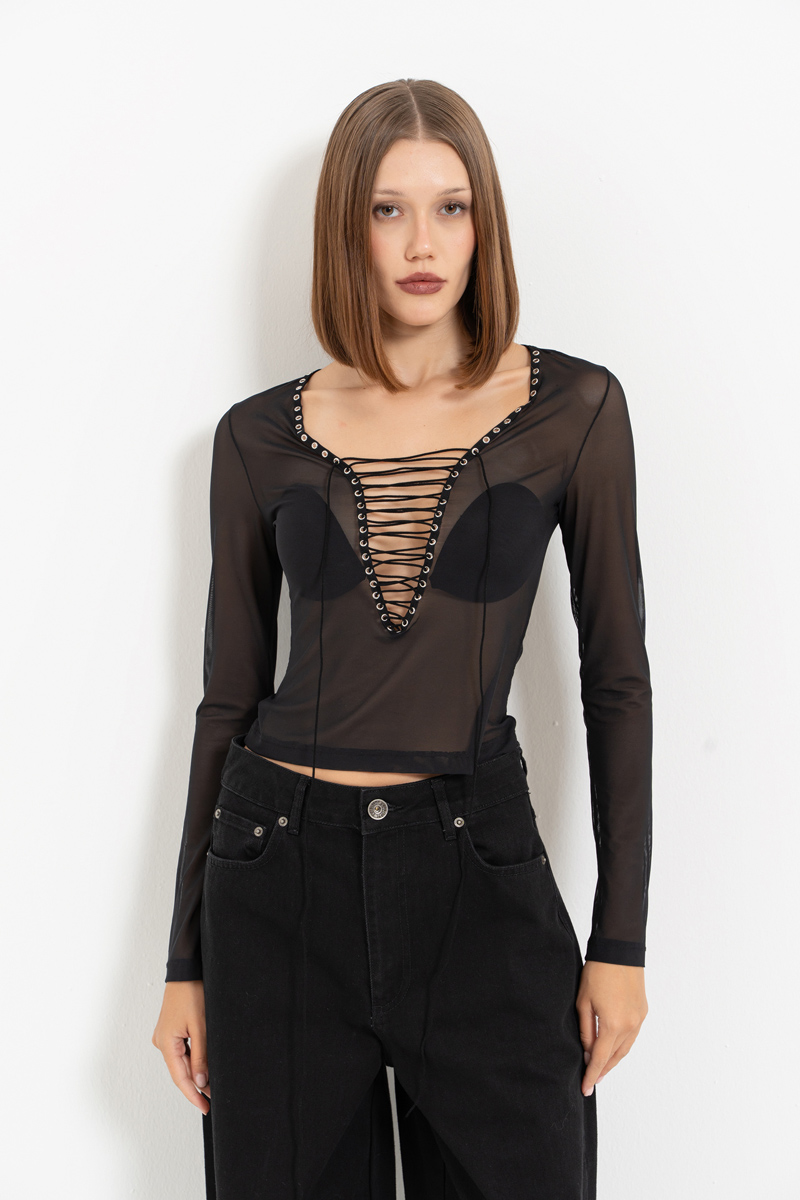 Siyah Kuşgözü Detaylı Tül Bluz