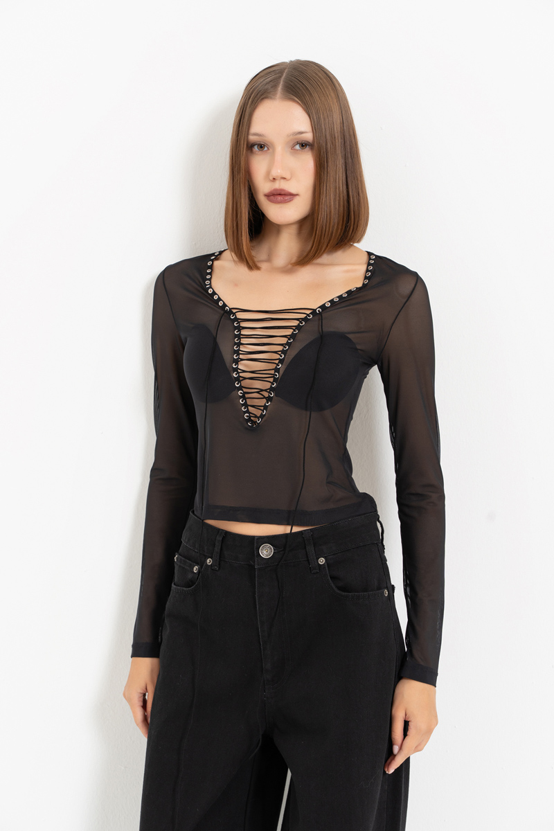 Siyah Kuşgözü Detaylı Tül Bluz