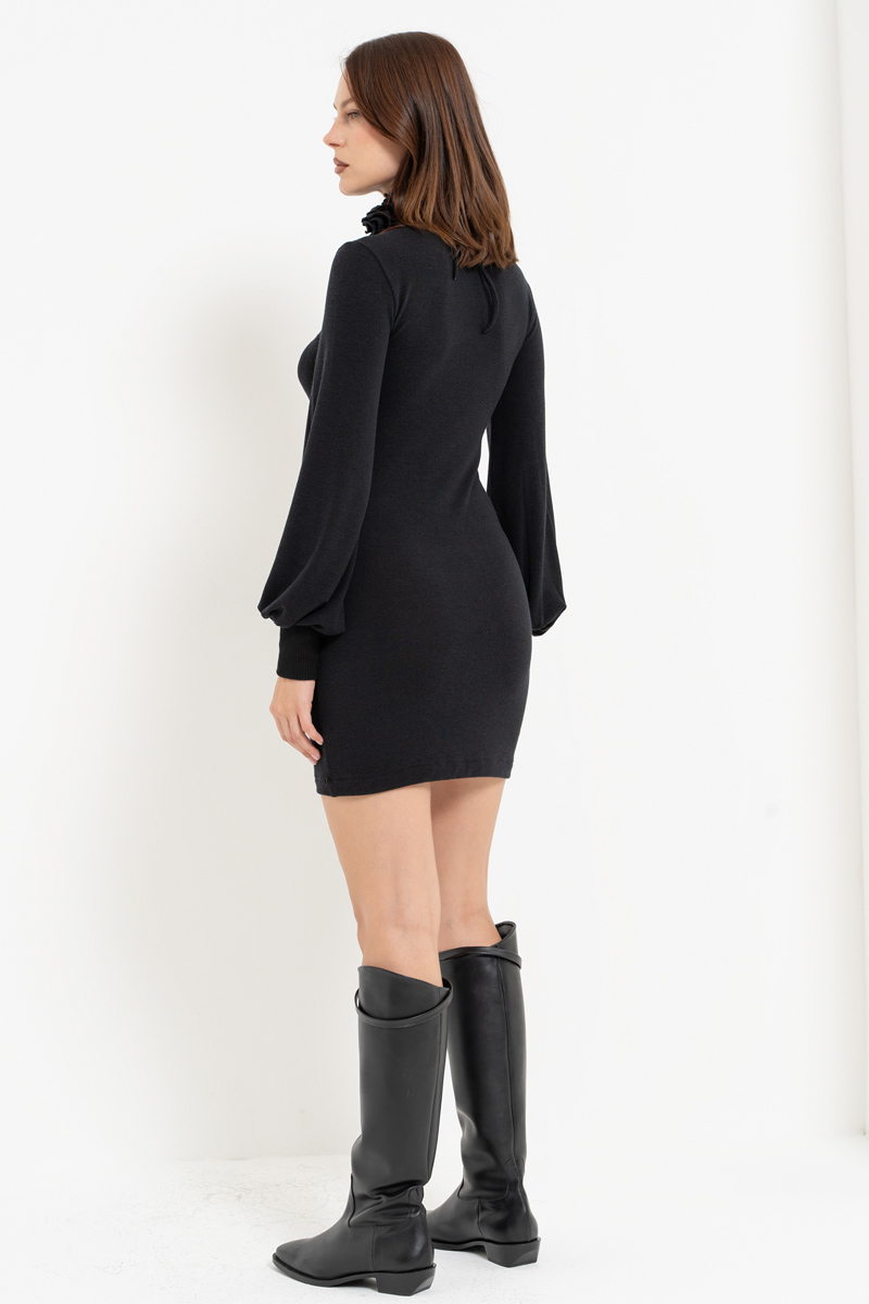 Siyah Gül Detaylı Balıkçı Yaka Elbise